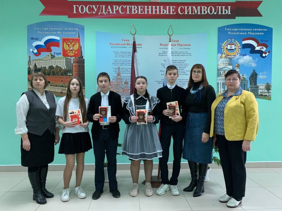 28 ноября состоялось особенное событие для ребят Большеигнатовского района - торжественное вручение паспортов в рамках акции «Мы граждане России».