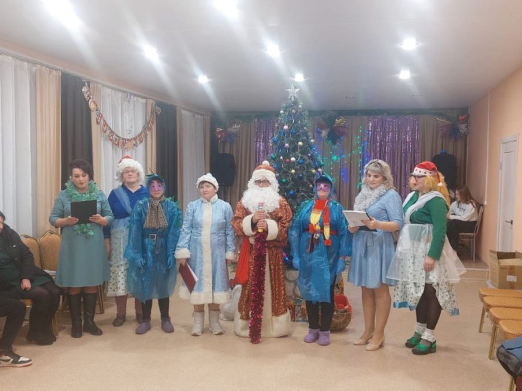 В учреждениях культуры Большеигнатовского муниципального района прошли новогодние мероприятия.