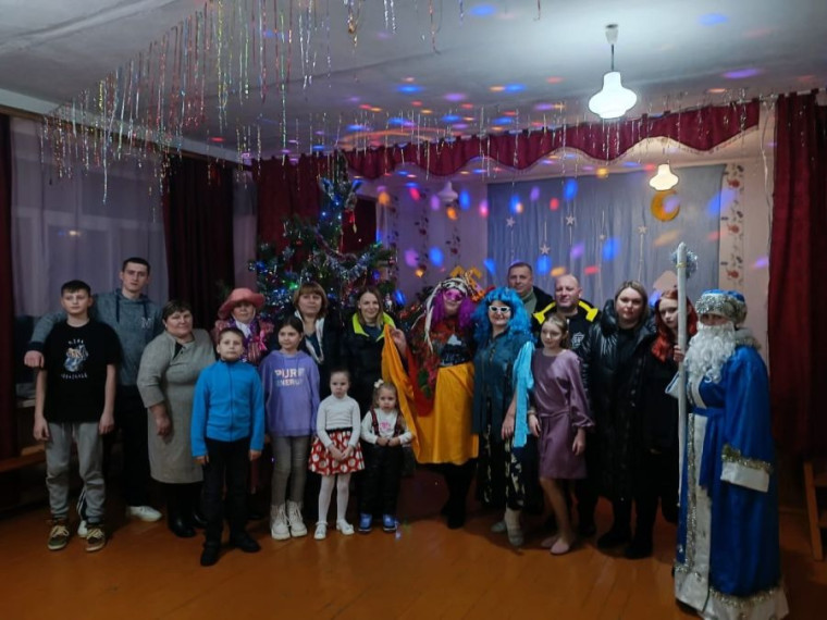 В учреждениях культуры Большеигнатовского муниципального района прошли новогодние мероприятия.